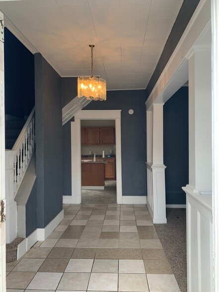 Foyer - 602 Greenlawn Ave