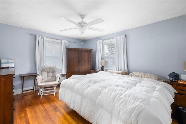 Building Photo - 61 School St