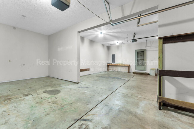 Building Photo - 514 N Ellen St