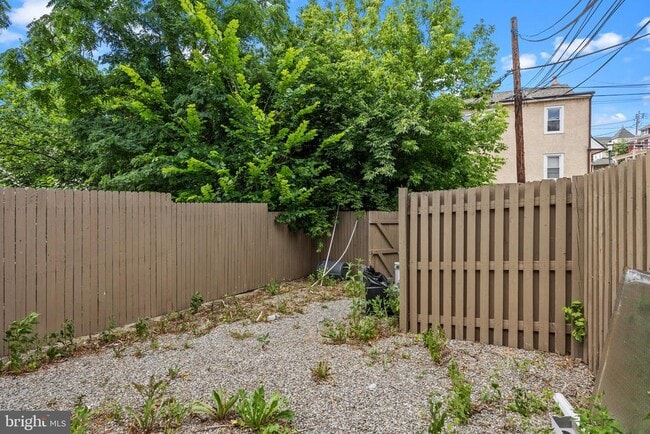 Building Photo - 87 E Butler Ave