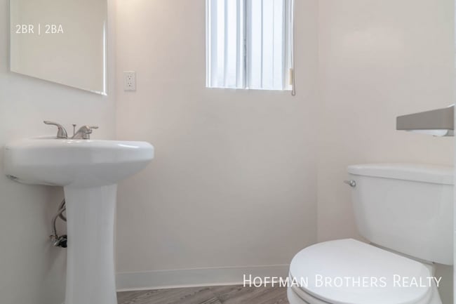 Building Photo - 8556 Cashio St