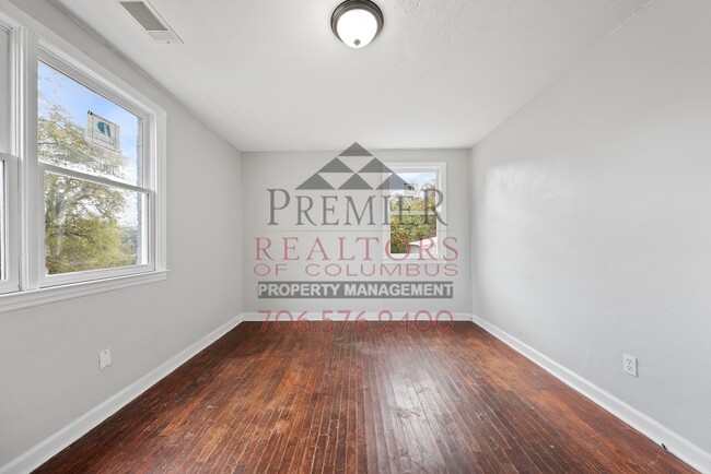 Building Photo - 3322 10th St