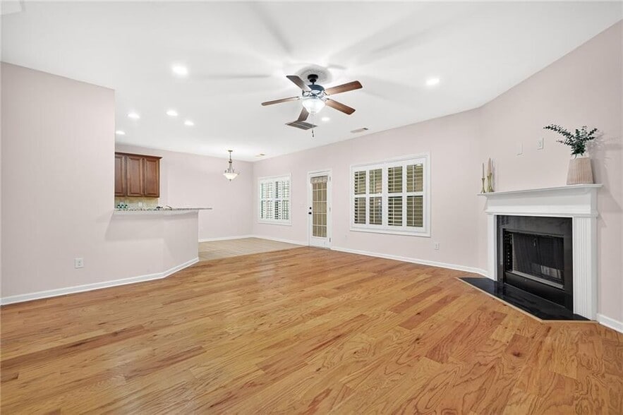 Building Photo - 1931 Gregory Run NE