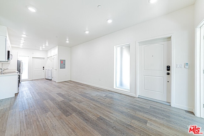 Building Photo - 5912 Satsuma Ave
