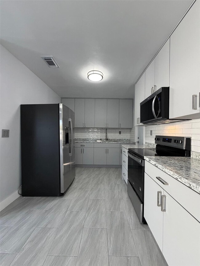 Building Photo - 1966 NE 177th St