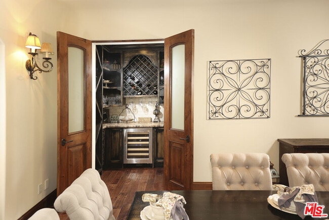 Building Photo - 4718 White Oak Ave