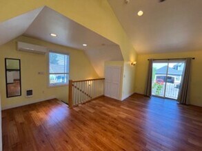 Building Photo - Cozy 1 Bed 1 Bath Apartment with Private Garage in SeaTac