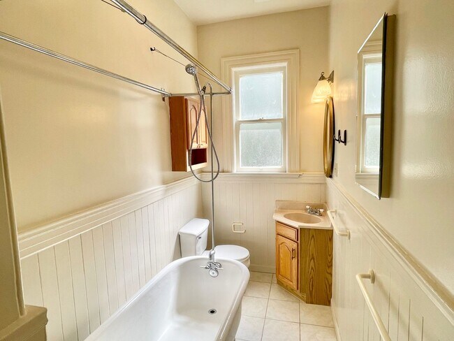 Building Photo - Spacious Studio in the heart of Pacific Heights!  Bonus room!  Laundry! PROGRESSIVE