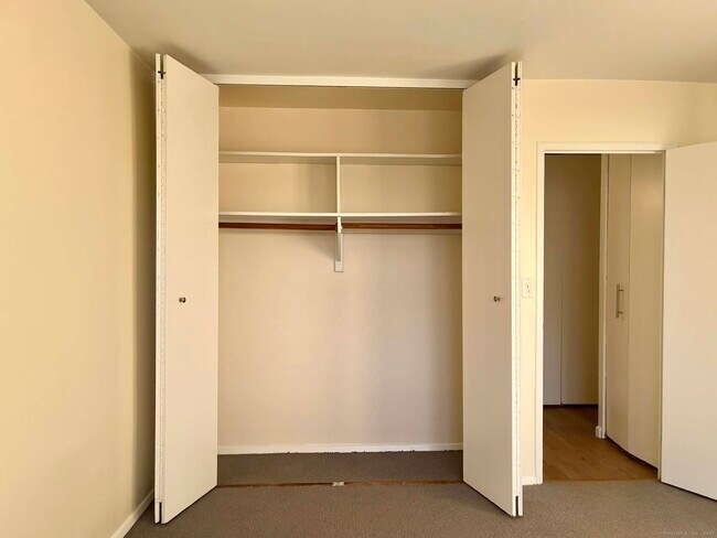 Building Photo - 30 Glenbrook Rd