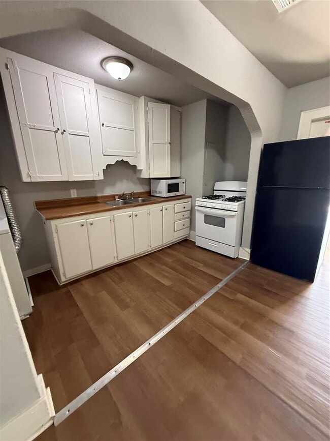 Building Photo - 2906 S Santa Fe Ave