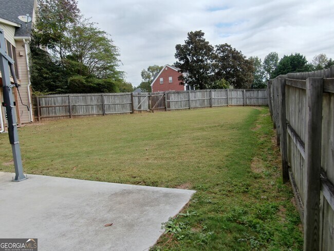 Building Photo - 4901 Planters Walk