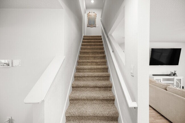 Building Photo - 1105 Valor Walk