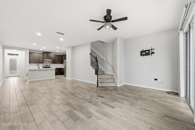 Building Photo - 292 Servia Dr