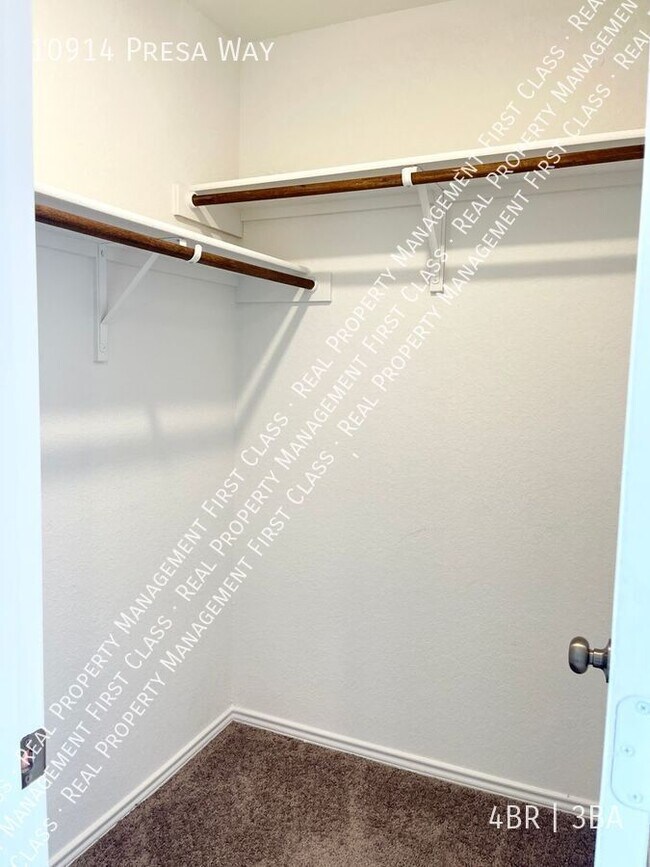 Building Photo - 10914 Presa Wy