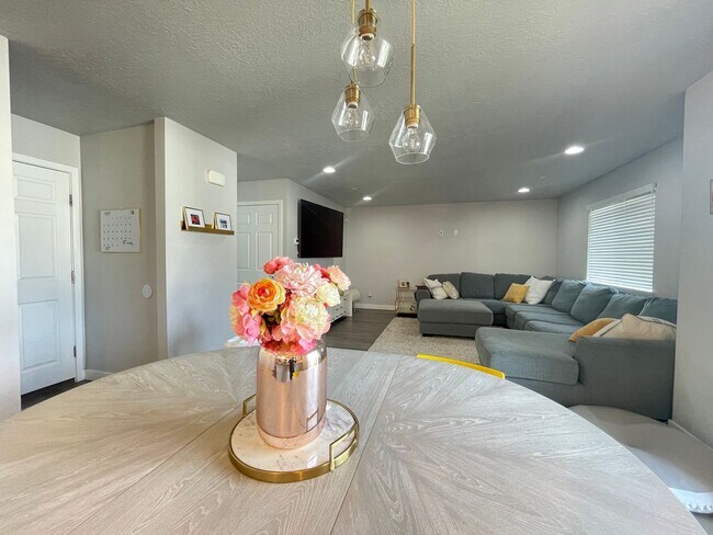 Building Photo - 15096 Honor Dr