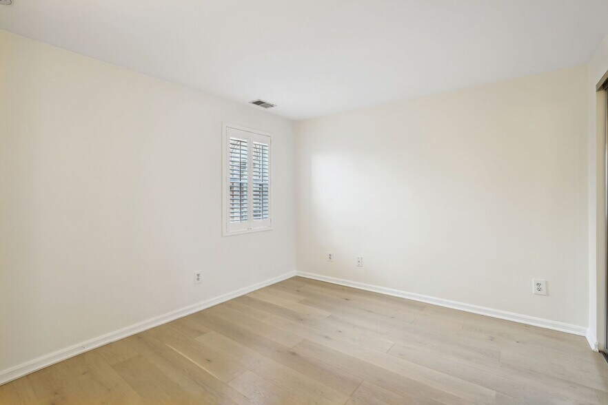 Building Photo - 1124 25th St NW
