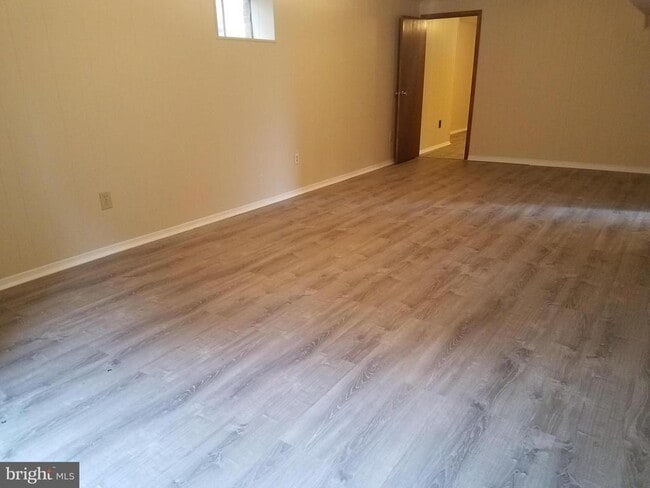 Building Photo - 6048 Rossmore Dr