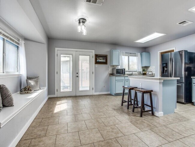 Building Photo - 201 Sil Cove