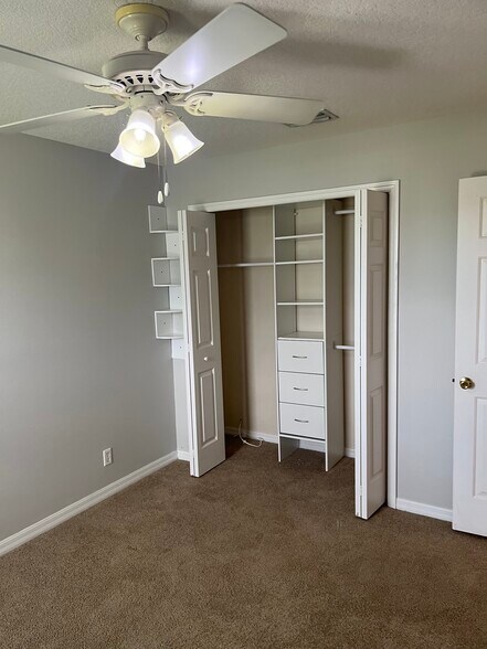 bedroom 2 - 1018 Bella Vista Dr NE