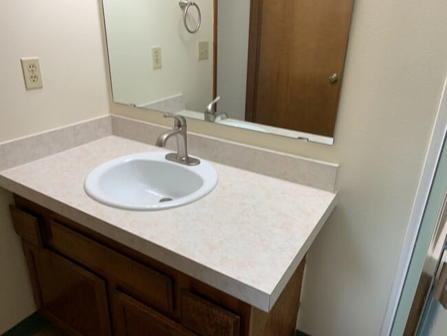 Building Photo - 3 Bed 2 Bath House~ Kenton Neighborhood~ Large Trees plus  W/D Hook Ups!