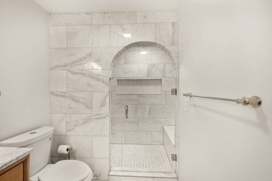 Building Photo - 1326 Broadway-SI ID1312458P