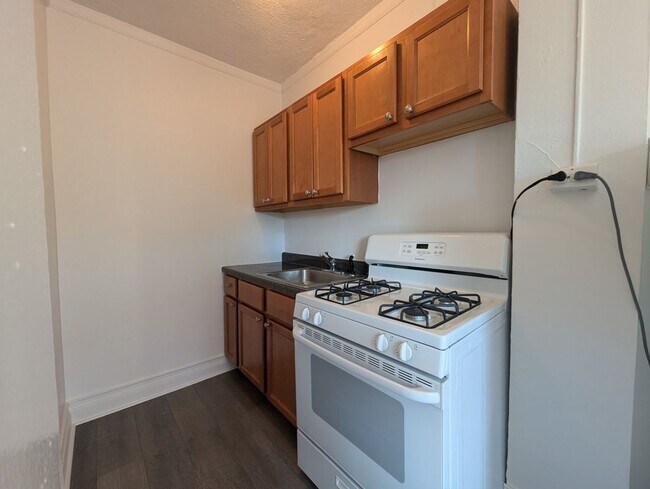 Building Photo - 5417 N Kenmore Ave