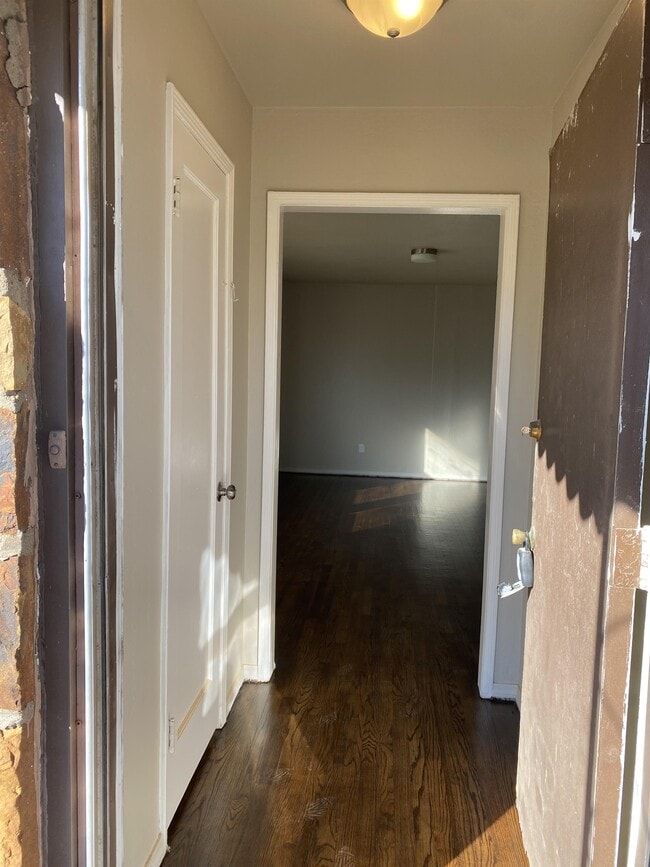 Building Photo - 561 E Indian Dr