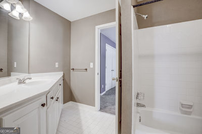 Building Photo - 9485 Nesbit Lakes Dr