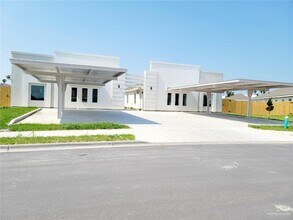 Building Photo - 14 Las Vistas Ln