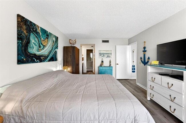 Building Photo - 6218 Palma Del Mar Blvd S