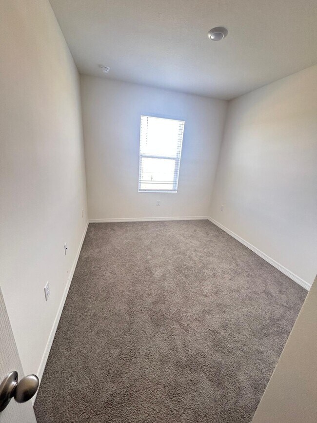 Building Photo - 1471