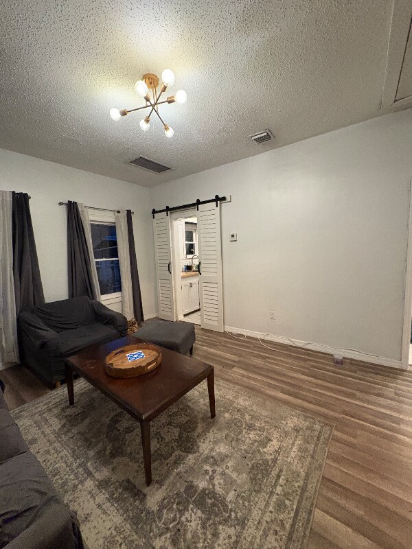 Building Photo - 624 S Pine St