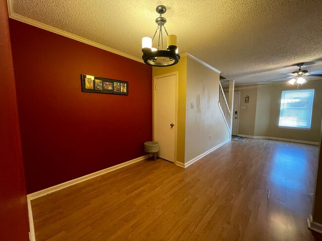 Building Photo - Condo: Jefferson Towne