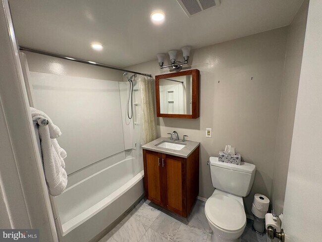 Building Photo - 1600 Prince St