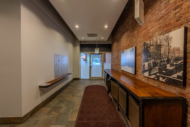 Building Photo - 1631 S Michigan Ave