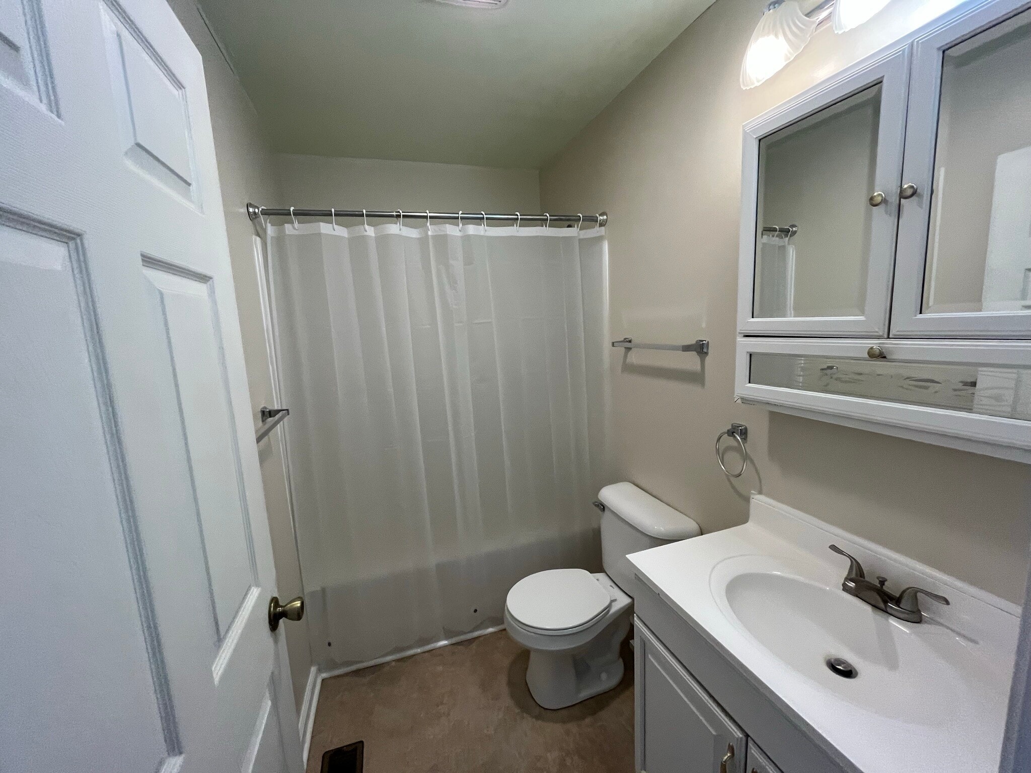 Building Photo - 9 - 13 E Verity St.