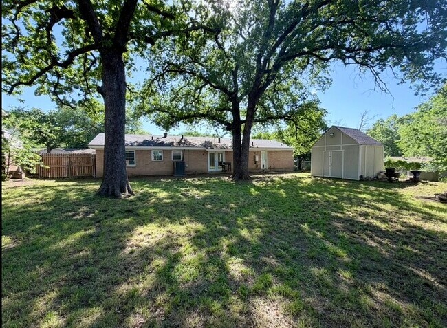 Building Photo - 1005 Idlewood Ave