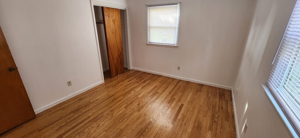 Building Photo - 40 Temple St