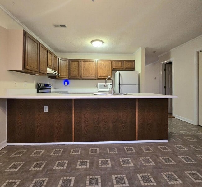 Building Photo - 2700 Thackery Rd