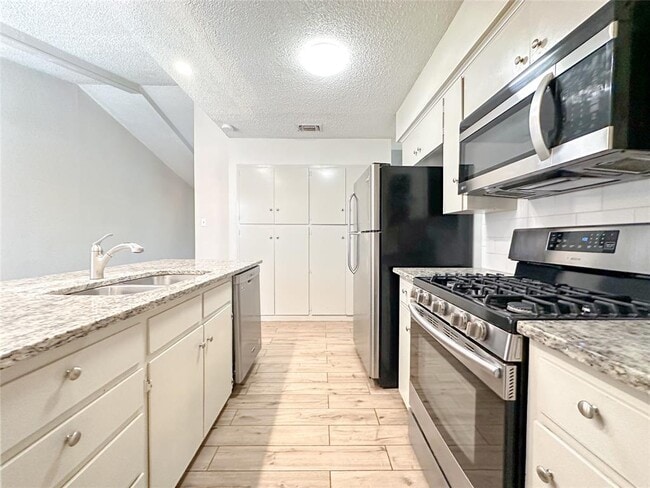 Building Photo - 11513 Whitewing Ave