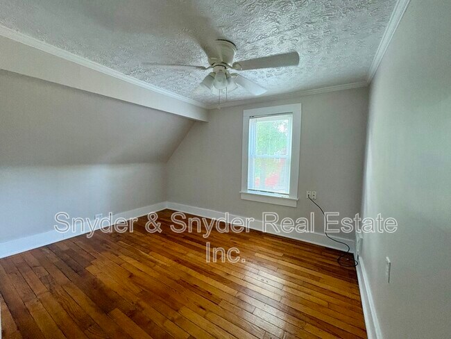 Building Photo - 605 Sackett Ave