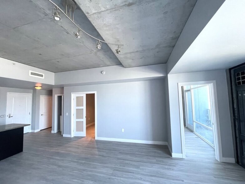 Building Photo - 1080 Park Blvd