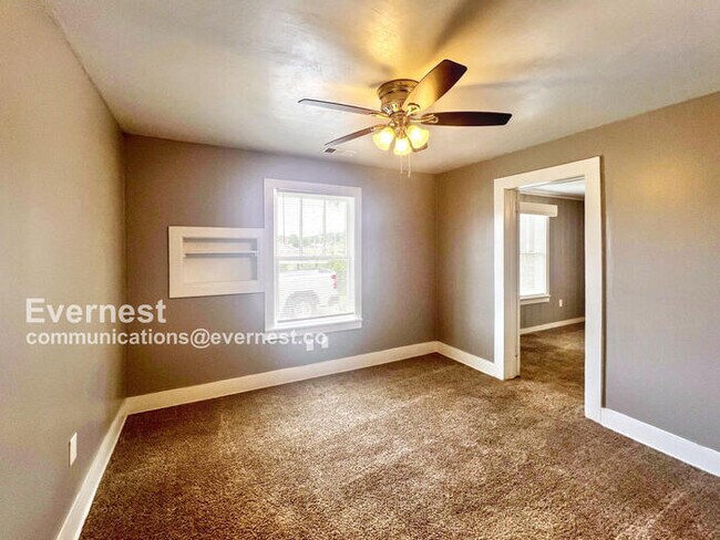 Building Photo - 3 Bed, 1 Bath Home with Great Comforts / C...