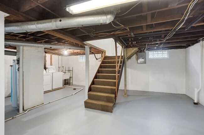 Building Photo - 2695 Bellwood Ave