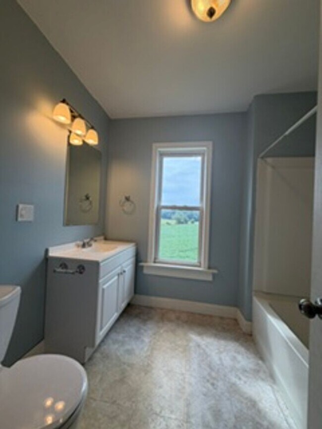 Building Photo - Three bedroom home