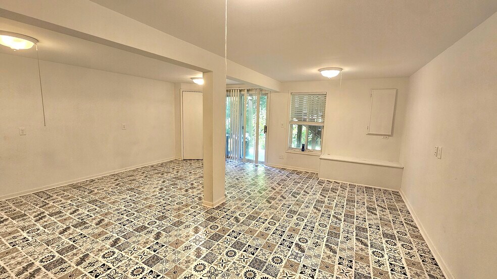 walk out basement - 1421 Meadowsedge Ln