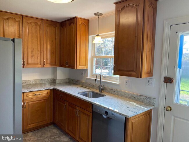 Building Photo - 716 N Overlook Dr