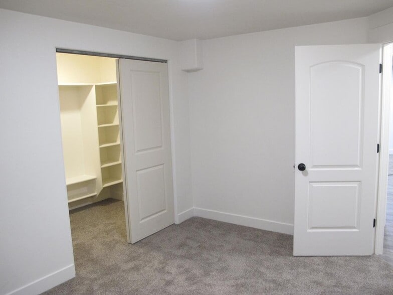 Building Photo - 2037 Bridle Cir