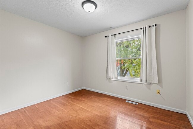 Building Photo - 16 Penfro Dr