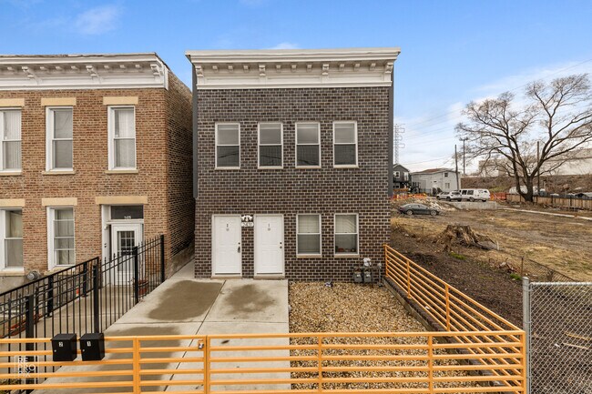 Primary Photo - 2431 W 24th St